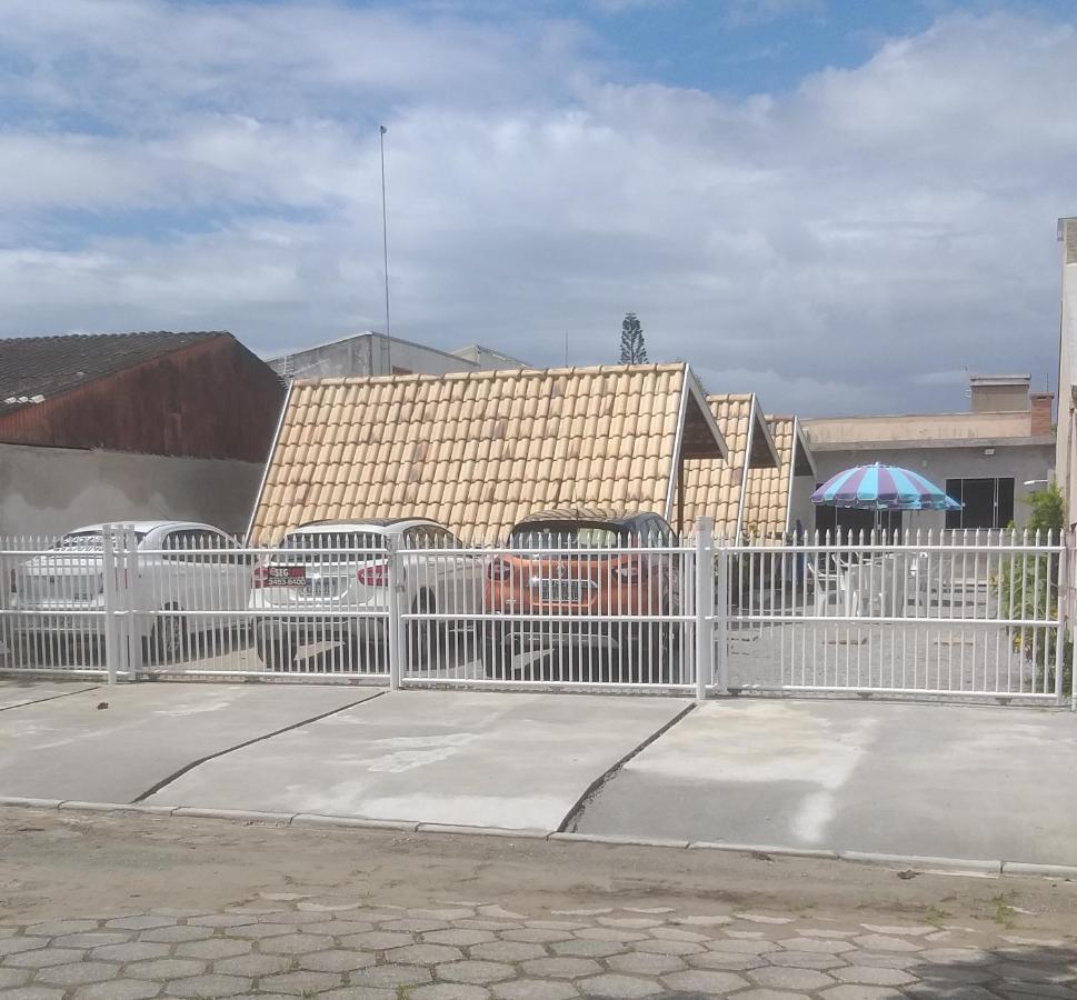 Residencial Chales Riviera Matinhos Buitenkant foto